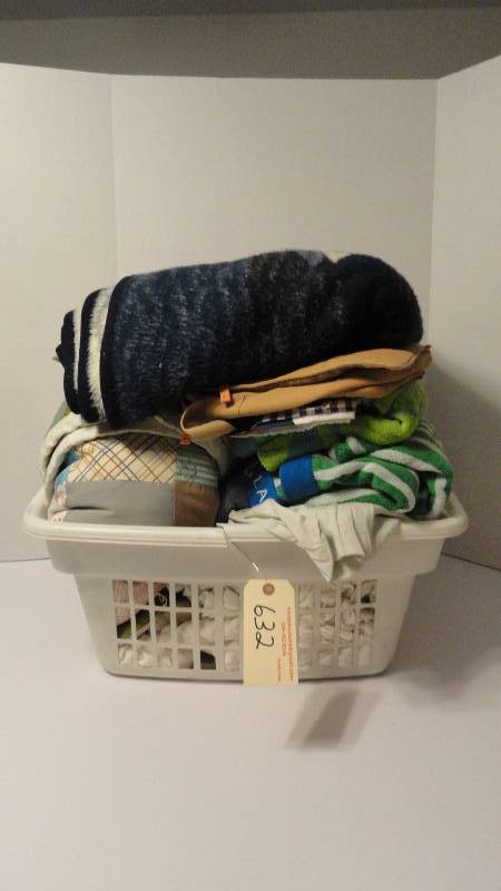 lot 632 image: Blankets, Sheets, Place Mats, Bag