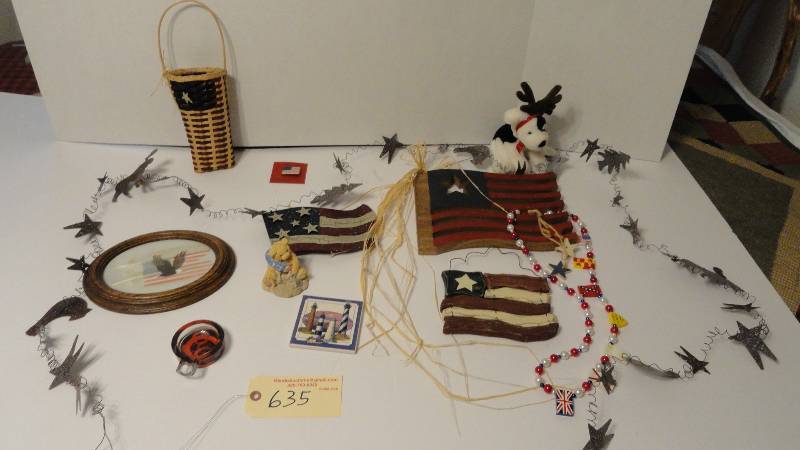 lot 635 image: American Flag Decor