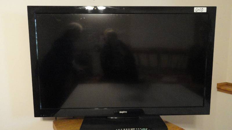 lot 610 image: Sanyo 42 Flat Screen