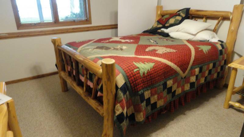 lot 600 image: Queen Log Bed