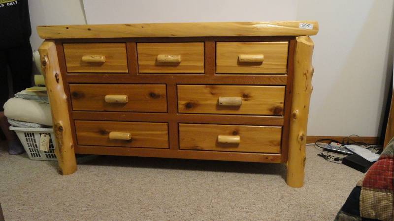 lot 604 image: Log Dresser