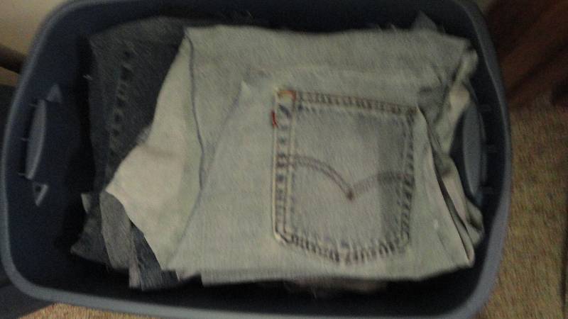 lot 612 image: Sewing ItemsFabric