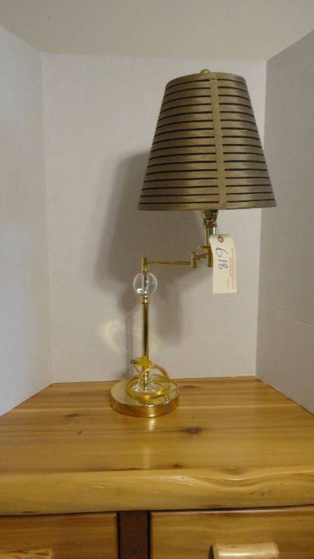 lot 618 image: Lamp