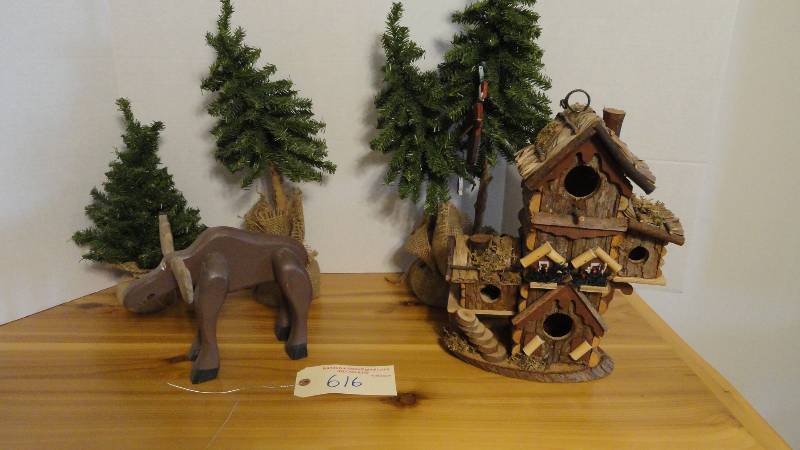 lot 616 image: Log Cabin Dcor Items