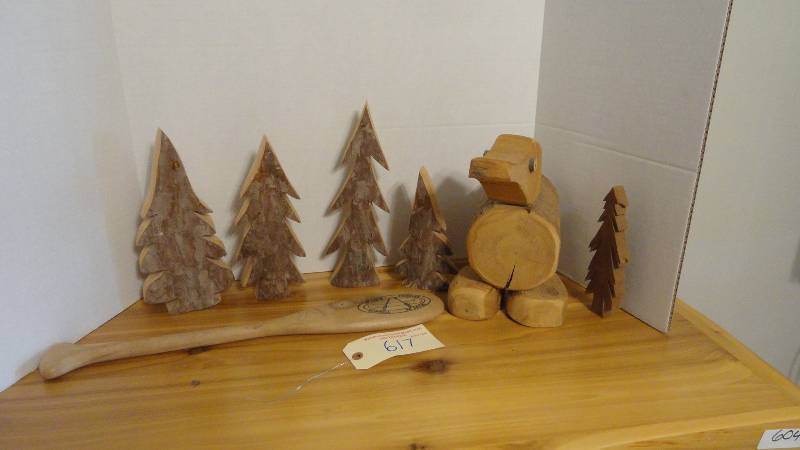 lot 617 image: Wooden Cabin Dcor