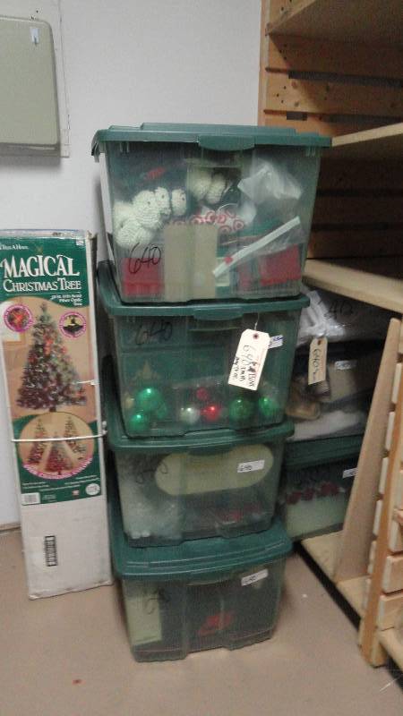 lot 640 image: Christmas Dcor & Fiber Optic Tree