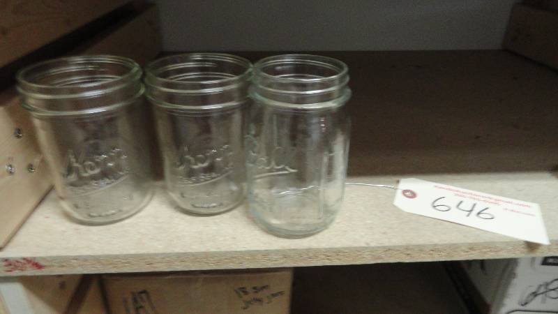 lot 645 image: Pint Canning Jars