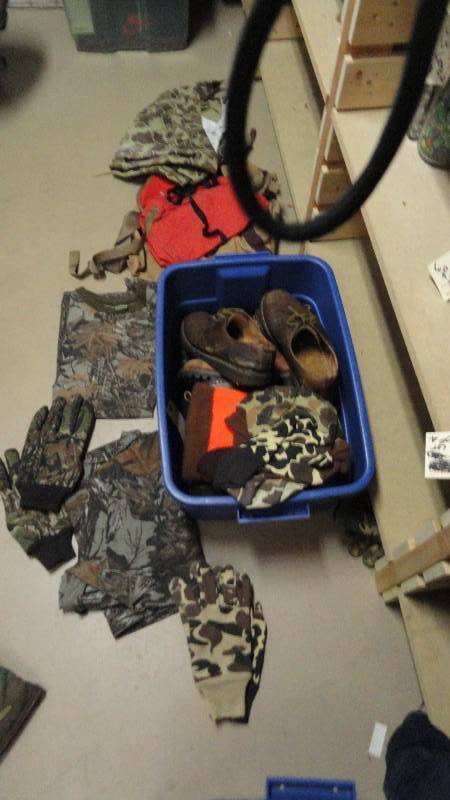lot 666 image: Hunting Clothes, Shoes, Liners