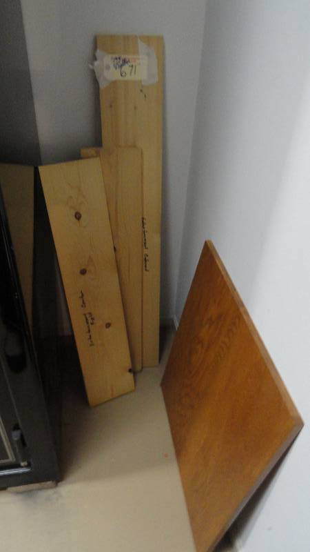 lot 671 image: Shelf Boards