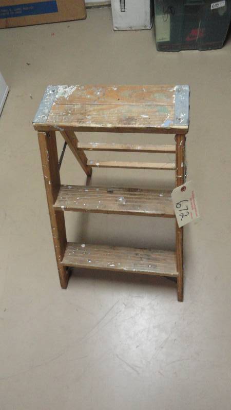lot 672 image: Werner Step Stool