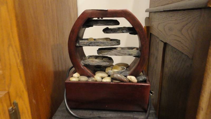 lot 682 image: Rock & Water Fountain Dcor