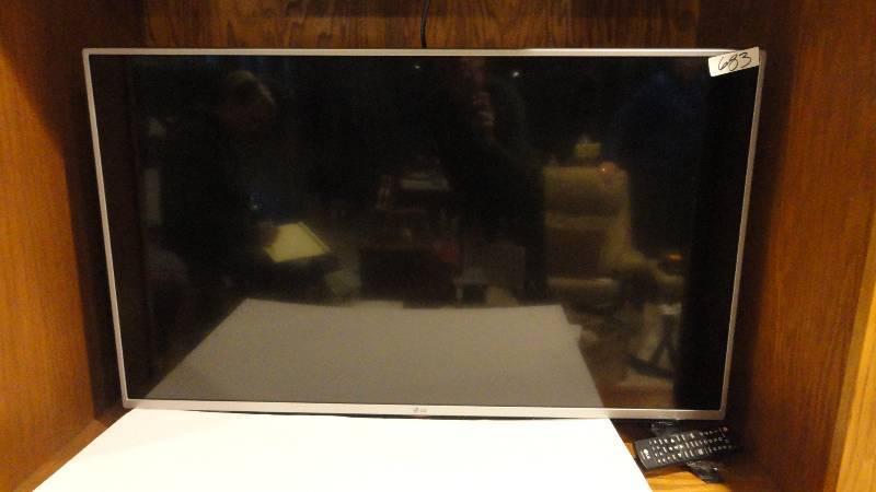 lot 683 image: LG 43 Flat Screen TV w Remote