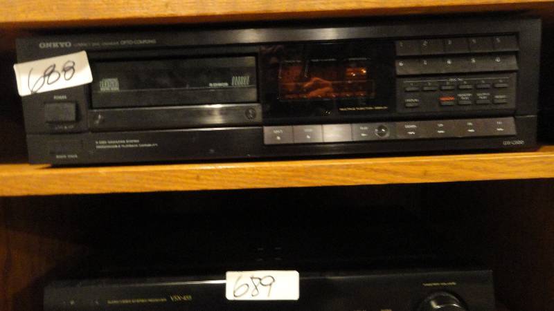 lot 688 image: 6 Disc CD Changer