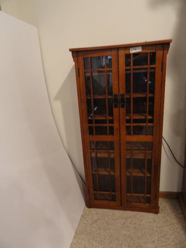 lot 696 image: Oak Decorative Shelf