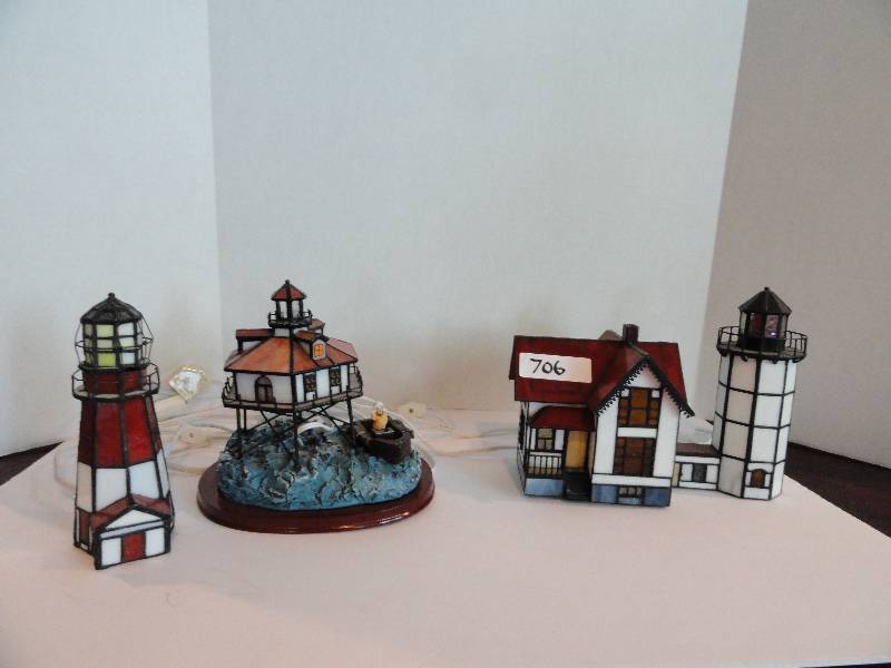 lot 706 image: Light House Dcor