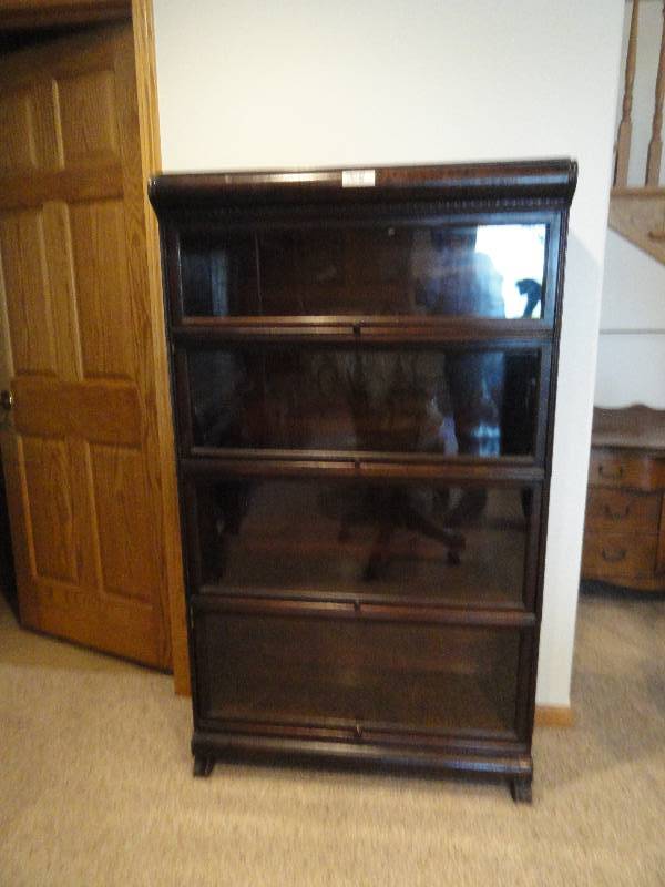 lot 708 image: Antique Disply Case