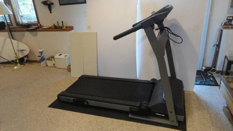 lot 717 image: Treadmill with Mat