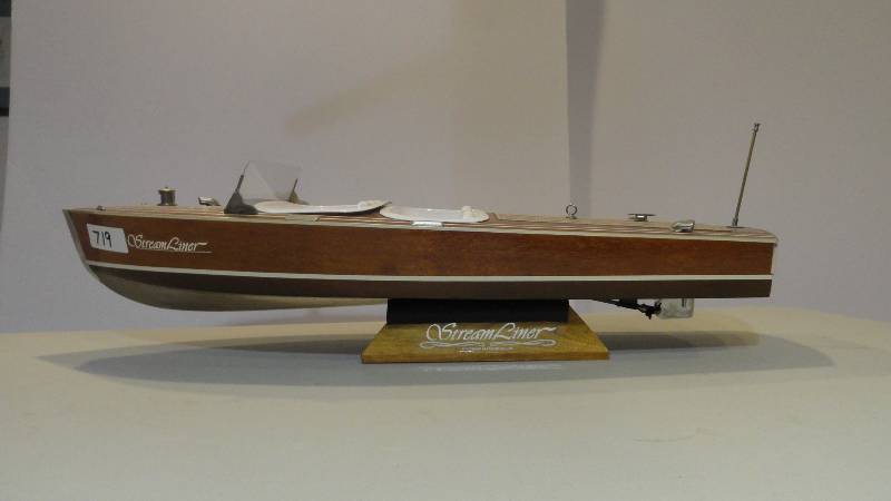 lot 719 image: Stream Liner Model Boat