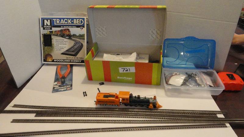 lot 721 image: Bin of Model Train Parts