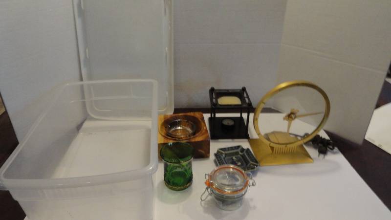 lot 722 image: Clock, Candle and Ash Trays