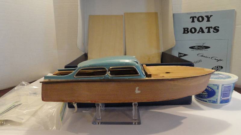 lot 723 image: Toy Boat