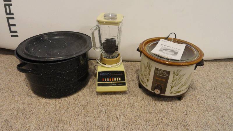 lot 731 image: Crock pot, Canning Pot, Blender