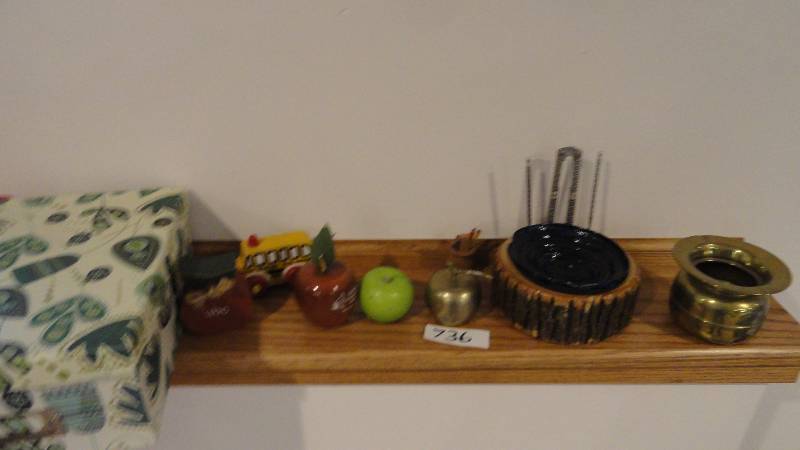 lot 736 image: Nut cracker and holder, picture box