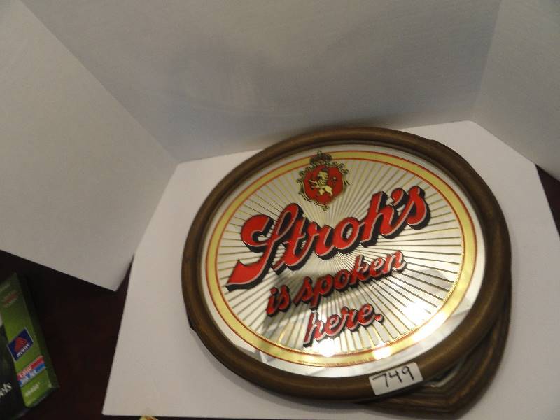 lot 749 image: Strohs beer mirror