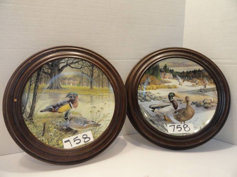 lot 758 image: Decorative Waterfowl & Dog Plates