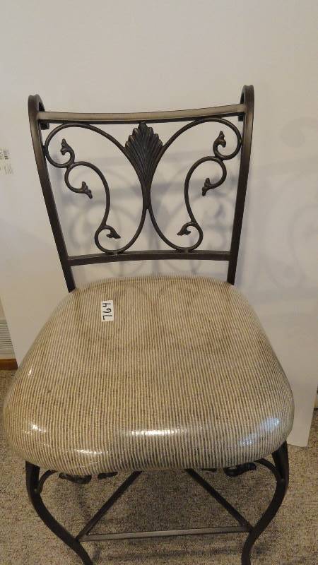 lot 764 image: Barstool