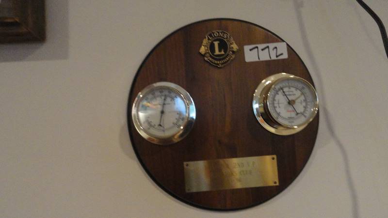 lot 772 image: Thermometer and barameter