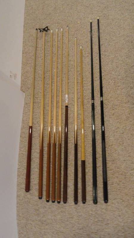 lot 791 image: 9 Pool table sticks and stick holder