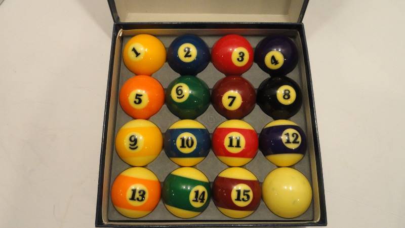 lot 789 image: Billiard Balls