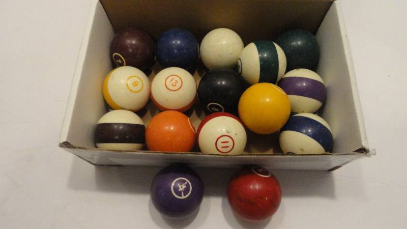 lot 790 image: Pool table balls