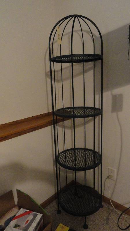 lot 813 image: Wire shelf