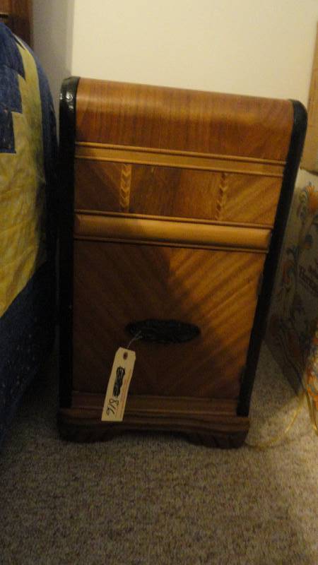 lot 816 image: Dresser