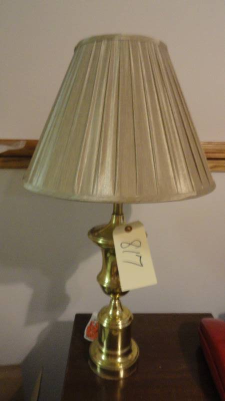 lot 817 image: Lamp