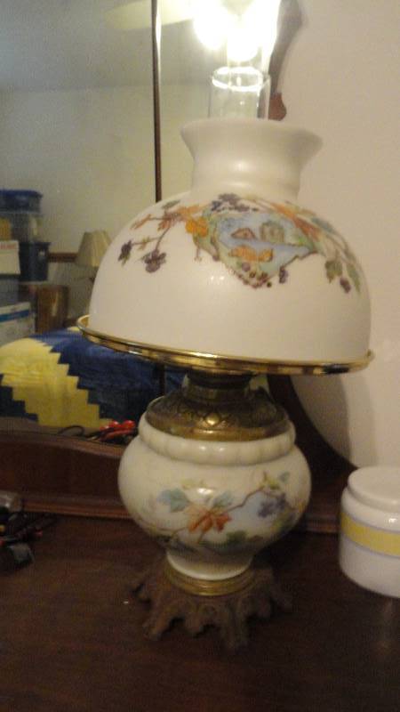 lot 824 image: Aladin style lamp