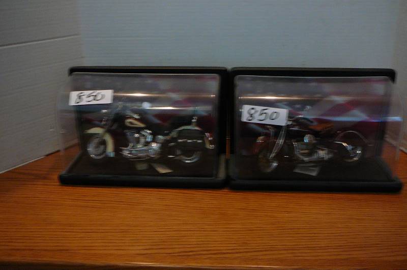 lot 850 image: Harley Davidson die cast models