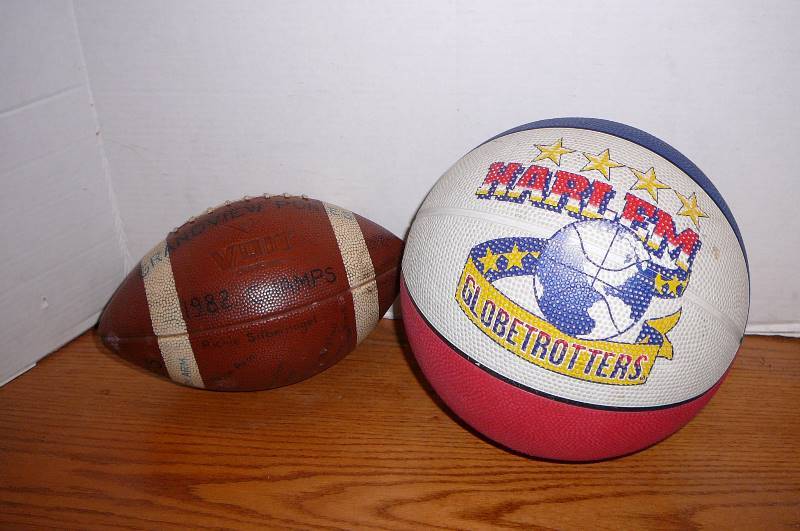 lot 863 image: Harlem Globetrotters basket ball 1982 Champs Grandview ponies football