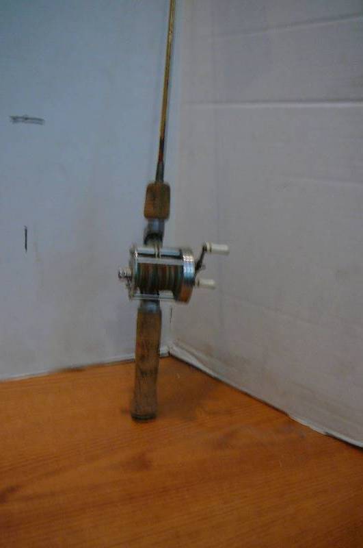 lot 866 image: Vintage Fishing Rod