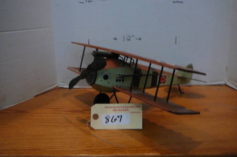 lot 867 image: British air plane model 5050