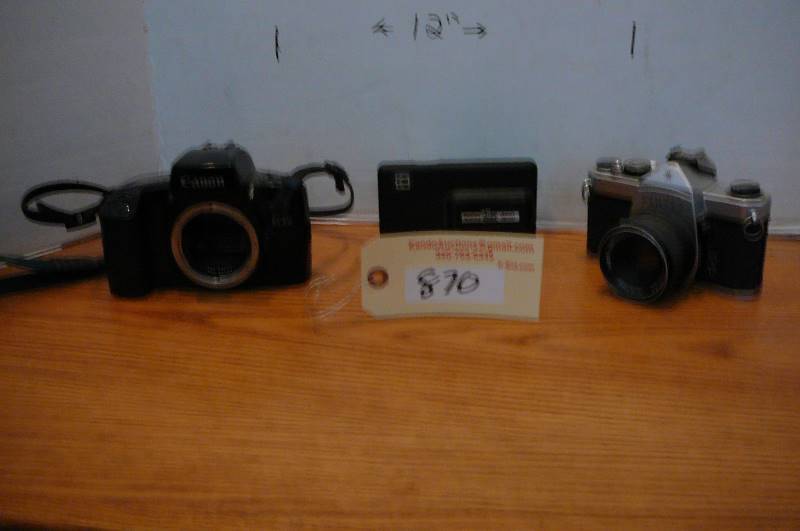 lot 870 image: Lot of cameras