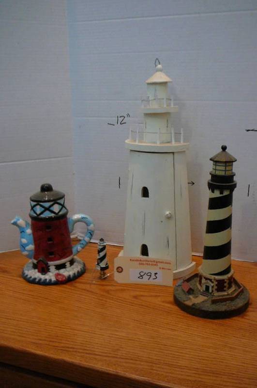 lot 893 image: Light house collection