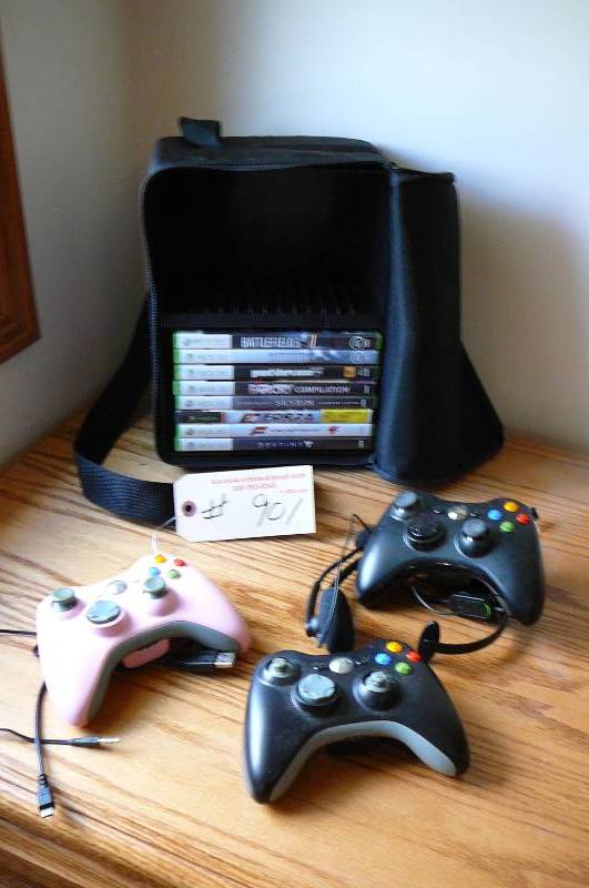 lot 901 image: Xbox Wireless game controllers & Case with games