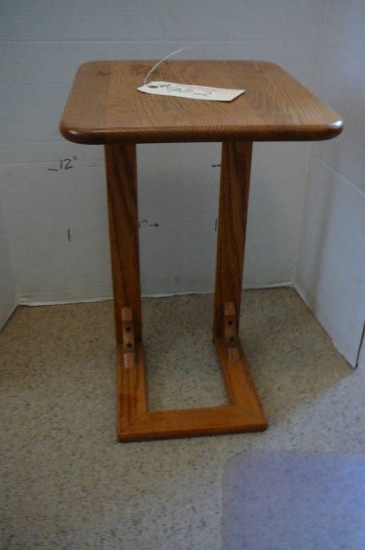 lot 902 image: Side Couch table