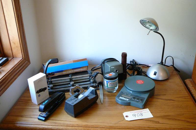 lot 908 image: Office Supplies