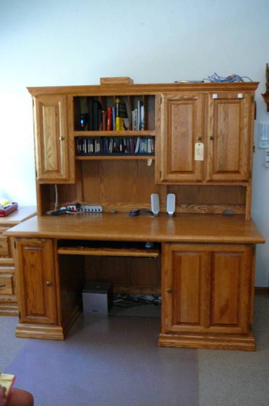 lot 909 image: Oak Computer desk
