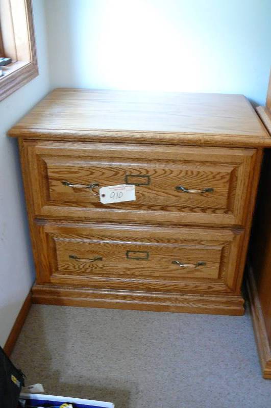 lot 910 image: Oak filling cabinet