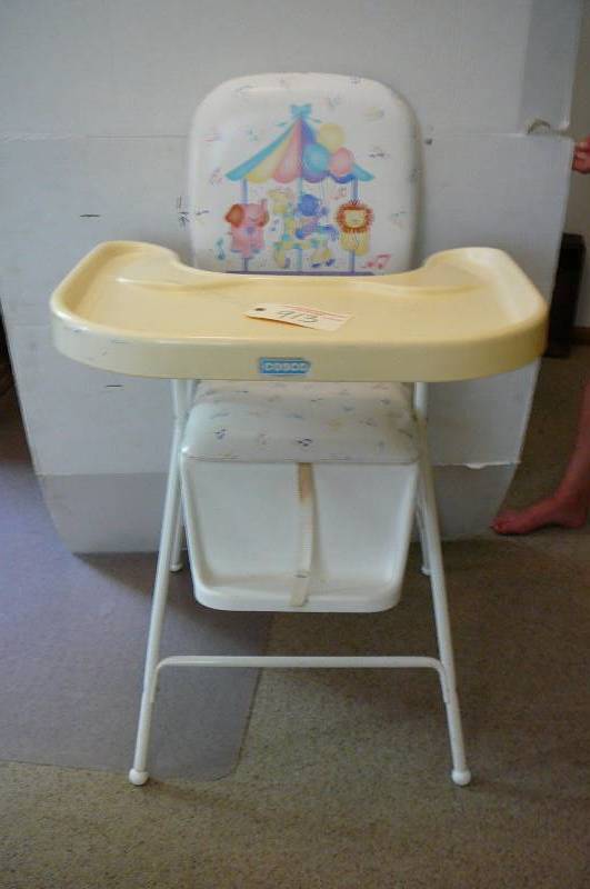 lot 913 image: Hi Chair